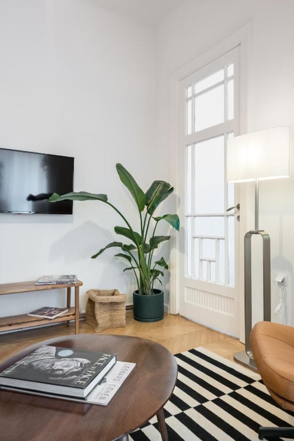 Cismigiu Serenity: 1Br Flat With Scenic Balcony Bucharest Exterior photo