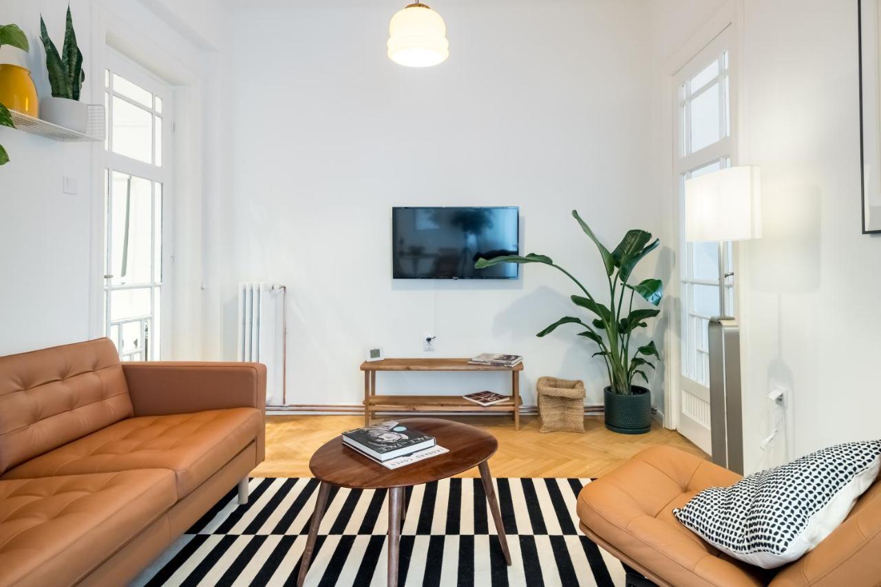 Cismigiu Serenity: 1Br Flat With Scenic Balcony Bucharest Exterior photo
