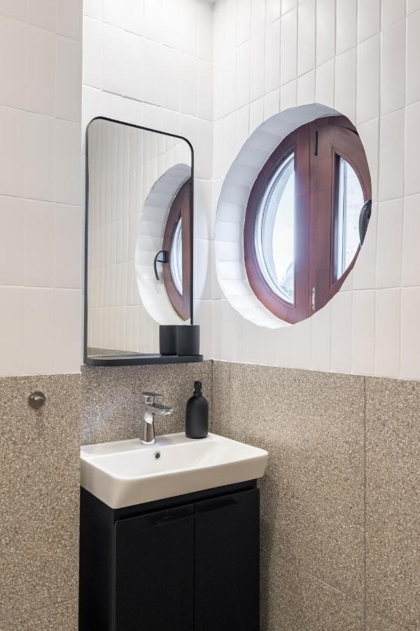 Cismigiu Serenity: 1Br Flat With Scenic Balcony Bucharest Exterior photo
