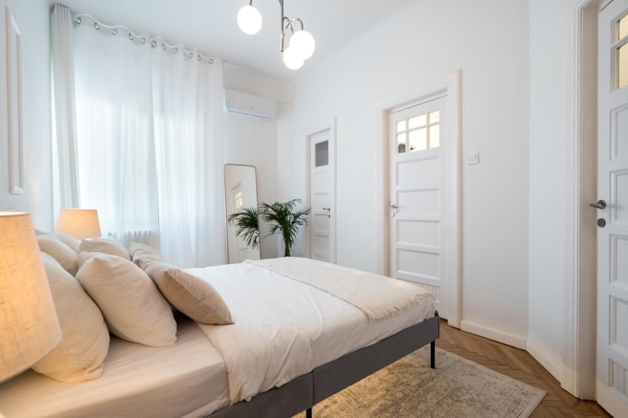 Cismigiu Serenity: 1Br Flat With Scenic Balcony Bucharest Exterior photo
