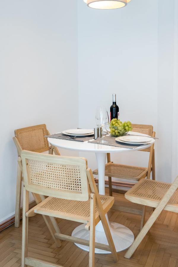 Cismigiu Serenity: 1Br Flat With Scenic Balcony Bucharest Exterior photo